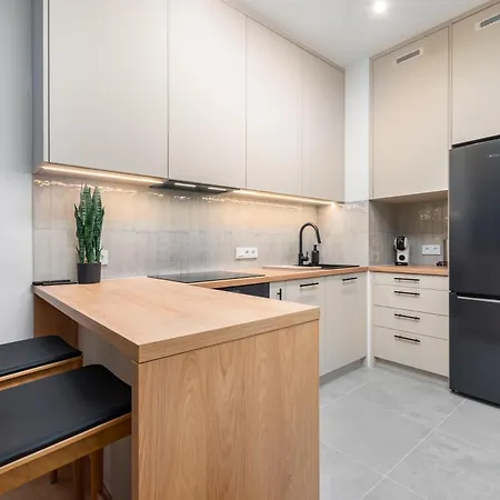 Kolejowa 45b By Homeprime * ורשה